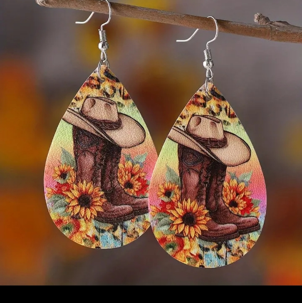 HANDMADE 🌻Faux Leather Earrings🐎